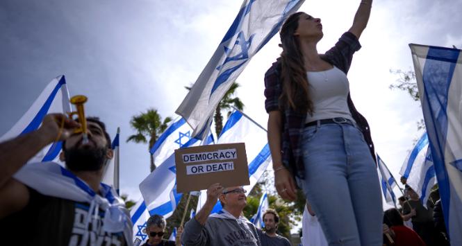 Protest w Tel Awiwie przeciwko rządowej reformie systemu sądownictwa w Izraelu, 22 marca 2023 r.