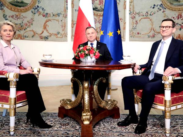 Ursula von der Leyen, Andrzej Duda i Mateusz Morawiecki w Belwederze. 2 czerwca 2022 r.