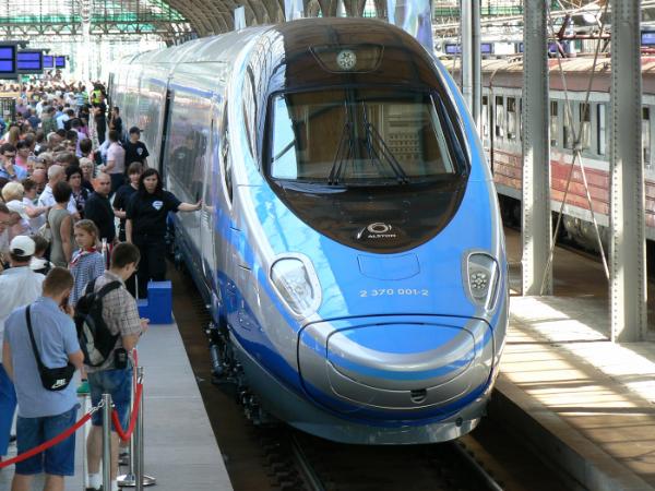 Przez 10 lat polskie Pendolino przewiozło ponad 39 mln pasażerów i przejechało 70 mln km.