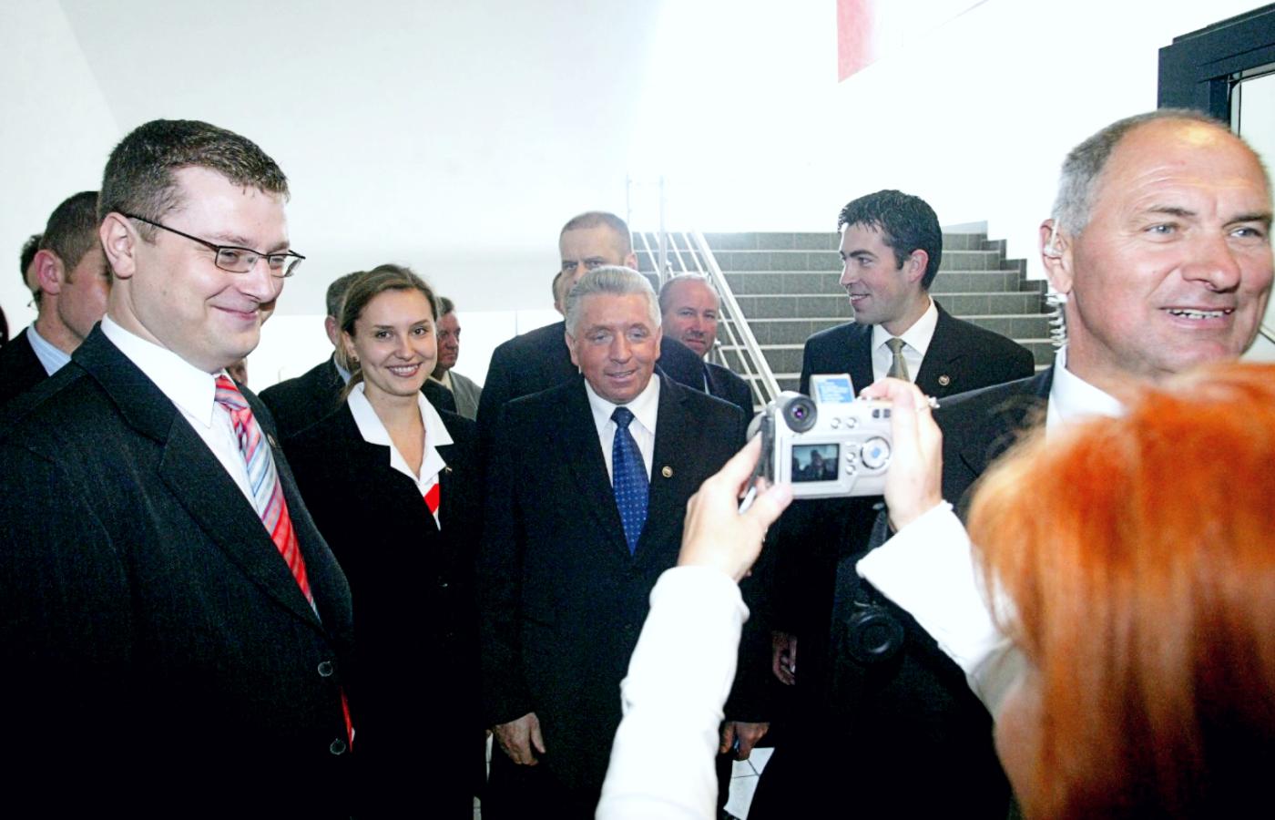 Archiwalne zdjęcie Ewy Bartosiewicz (na lewo od Andrzeja Leppera) z rady krajowej Samoobrony w 2004 r.