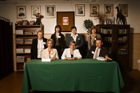 Wybory Prezydenckie 2010. OKW w Trześciance. (od lewej) Krystyna Rusilowicz, Barbara Zubrycka, Nadzieja Szarejko, Paulina Chodakowska, Halina Pleskowicz, Alicja Szyszkiewicz - zastepca Przewodniczacego, Jerzy Sinakowicz - Przewodniczący.