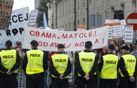 Wizycie towarzyszyło kilkanaście demonstracji. Pojawili się m.in. obrońcy życia, przeciwnicy wojny, zwolennicy konopii...