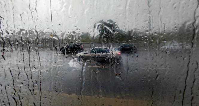 Nad Polskę nadciąga kolejny niż genueński (meteorolodzy nazwali go Karlheinz). Zła wiadomość jest taka, że czekają nas dwa lub trzy dni z obfitymi, miejscami ulewnymi opadami deszczu.