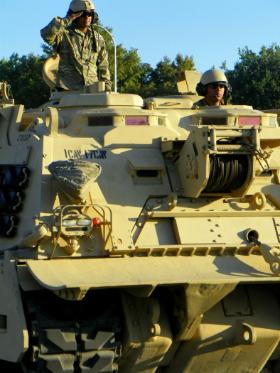 Gdy Abrams się zepsuje, na polu walki pomaga mu M88 Hercules – archaiczny wóz zabezpieczenia z lat 60.