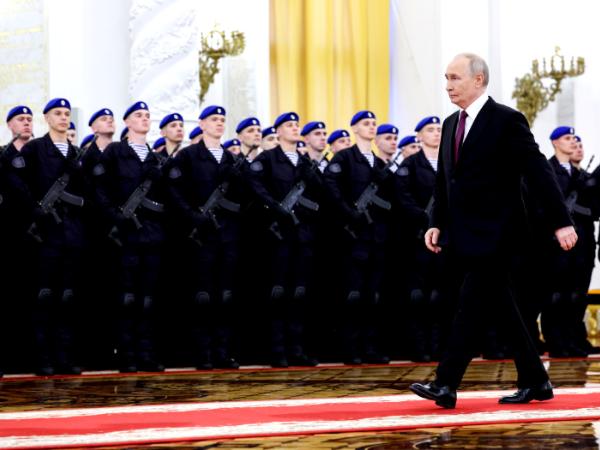 Władimir Putin podczas wojskowej ceremonii na Kremlu, 23 czerwca 2026 r.