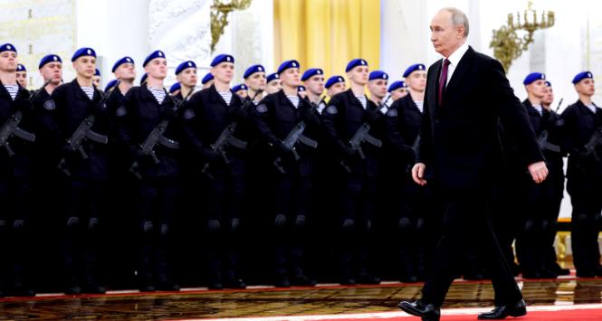 Władimir Putin podczas wojskowej ceremonii na Kremlu, 23 czerwca 2026 r.