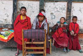 Młodzi adepci klasztoru Kadam Gompa, Mongar