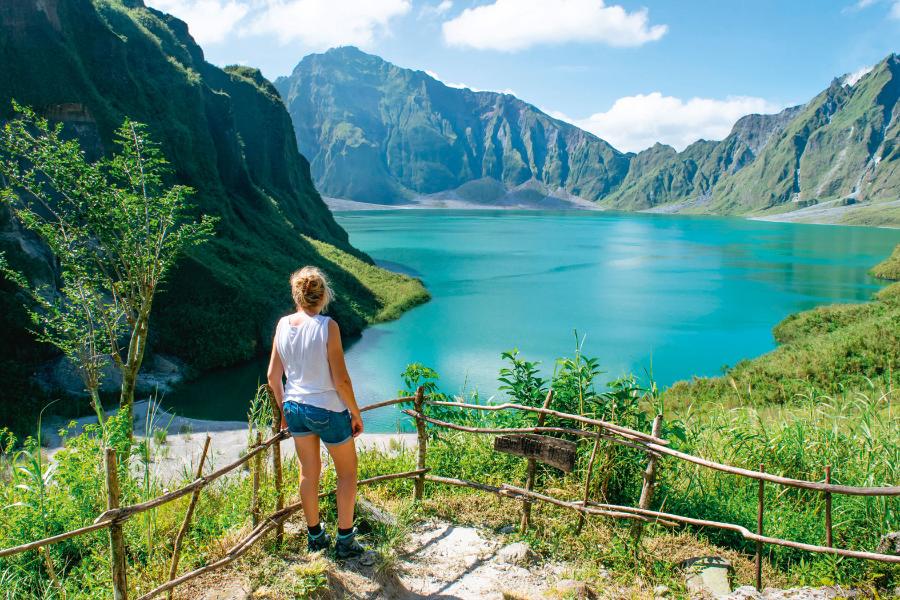 Jezioro wypełniające krater wulkanu Pinatubo na Filipinach, którego potężna erupcja w 1991 r. obniżyła na ponad rok temperatury na globie.