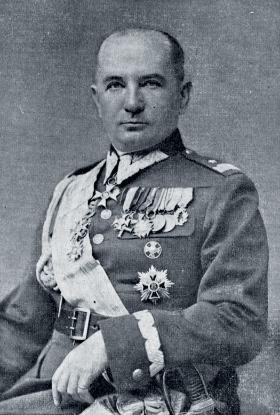 Mieczysław Dąbkowski (1880–1946) – legionista; od 1918 r. w MSWojsk., w 1936 r. w stopniu gen. bryg. powołany na stanowisko inspektora saperów w Sztabie Głównym.