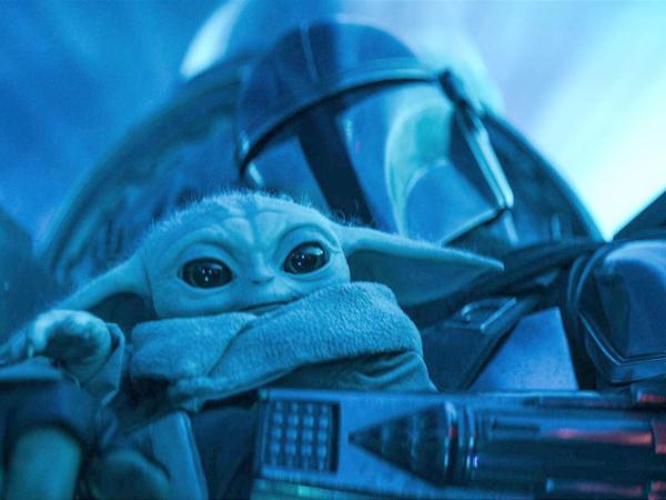 Kadr z serialu „Mandalorian”