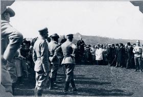 Przysięga legionistów na krakowskich Błoniach. Przemawia prezydent miasta dr Juliusz Leo, 4 września 1914 r.