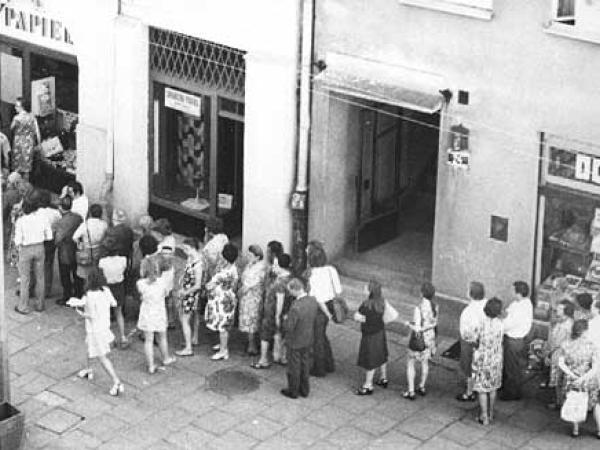 Najważniejszą godziną w polskim handlu była 13.00. Fot. Wikipedia.
