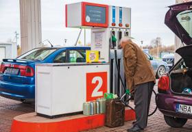 Polacy od lat jeżdżą do Rosji po paliwo i papierosy. Mało kto dojeżdża do Kaliningradu, tankują i wracają w godzinę.