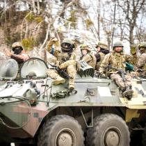 Ukraińscy żołnierze w odbitym Hostomlu