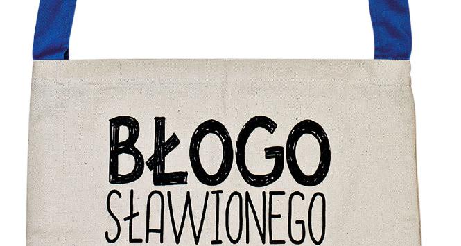 W multikulturowym tłumie łatwiej poznasz bratnią duszę po wyrazistym nadruku niż skromnym różańcu schowanym w miejscu niewidocznym dla osób postronnych.