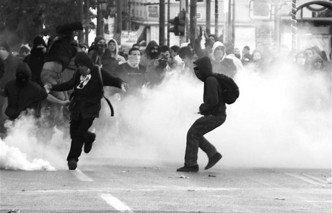 Protesty młodzieży w Atenach, grudzień 2008. Fot. murplej@ne - under deconstruction, Flickr, CC by SA