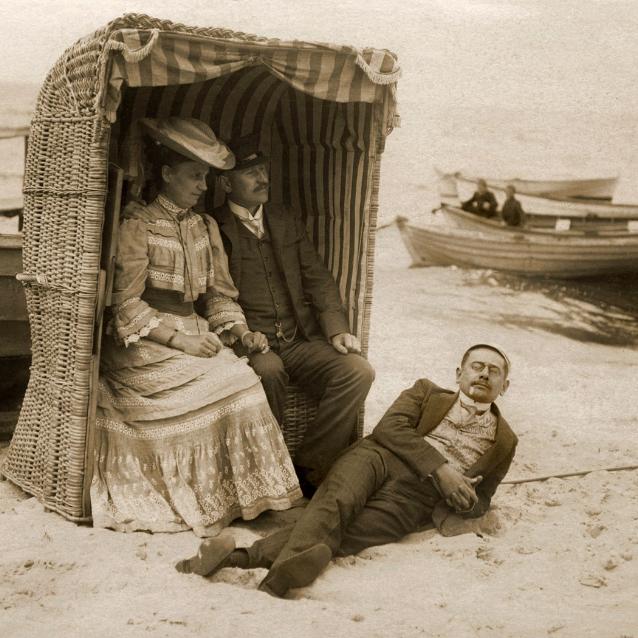 Na przełomie XIX i XX w. coraz częstszym elementem nadmorskiego krajobrazu stały się kosze plażowe.