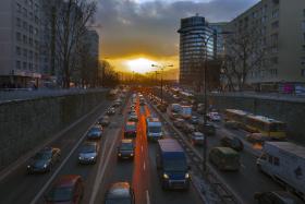 Okazało się, że po dwóch dekadach transformacji, samochodowa hegemonia utrudnia życie w aglomeracjach.