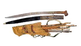 Typowe elementy uzbrojenia tureckiego: kołczan i strzały oraz jatagan, czyli jednosieczna broń biała z ok. 1700 r.