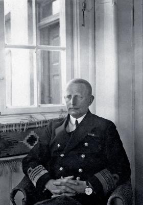Józef Unrug, już w mundurze polskiego komandora, jako dowódca Floty i Obszaru Nadmorskiego (w armii kajzera m.in. dowódca okrętu podwodnego i flotylli szkolnej).