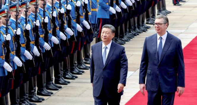 Przywódca Chin Xi Jinping spotkał się w Serbii z prezydentem Vučiciem, 8 maja 2024 r.