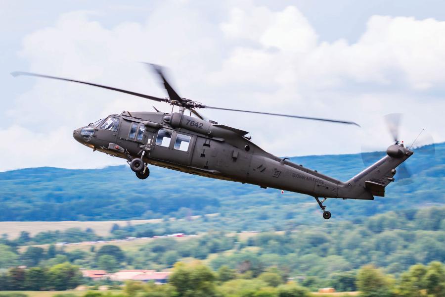 UH-60, jeden z najbardziej uniwersalnych śmigłowców wielozadaniowych, także jest modyfikowany – w 2019 r. testowano jego integrację z bezzałogowym dronem.