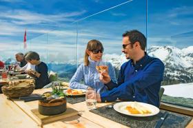 Szwajcarska Crans Montana. W szczycie sezonu odpoczywa tam ok. 50 tys. gości.