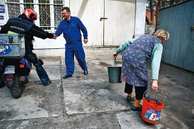 Na listy czekają w sklepach i firmach.