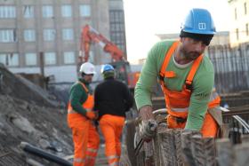 Prace zbrojeniowe na stacji Powiśle.