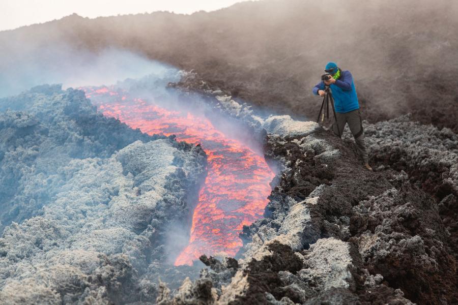 Lawa wypływająca z wnętrza Etny ma temperaturę ponad 1000°C.