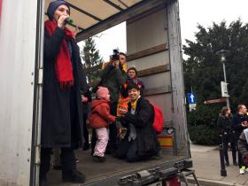 Pod Sejmem przemówiła m.in. Katarzyna Bratkowska, jedna z założycielek Porozumienia Kobiet 8 Marca.