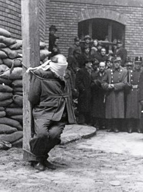 Egzekucja węgierskiego dziennikarza i zaufanego nazistowskiego współpracownika Ferenca Rajnissa, który w czasie okupacji hitlerowskiej był ministrem religii i edukacji w rządzie Ferenca Szálasiego. Budapeszt, 12 marca 1946 r.