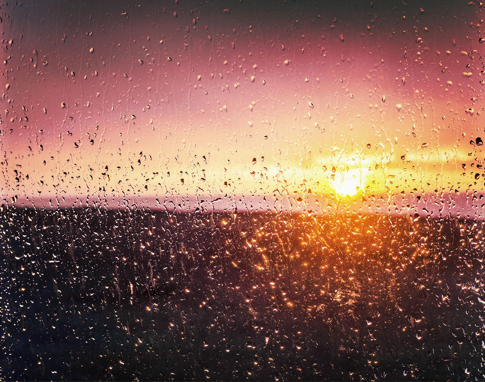 Folia dom schłodzi, folia dom ogrzeje. Szczególnie w deszczu