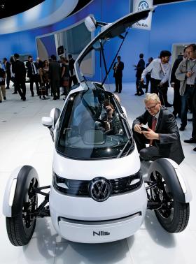 Volkswagen NILS jest zbudowany podobnie jak bolid Formuły 1 - z centralnie ulokowanym fotelem kierowcy oraz silnikiem z tyłu, który napędza tylne koła.