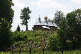 Cerkiew na trasie miedzy Krościenkiem, a Chyrowem (Ukraina).