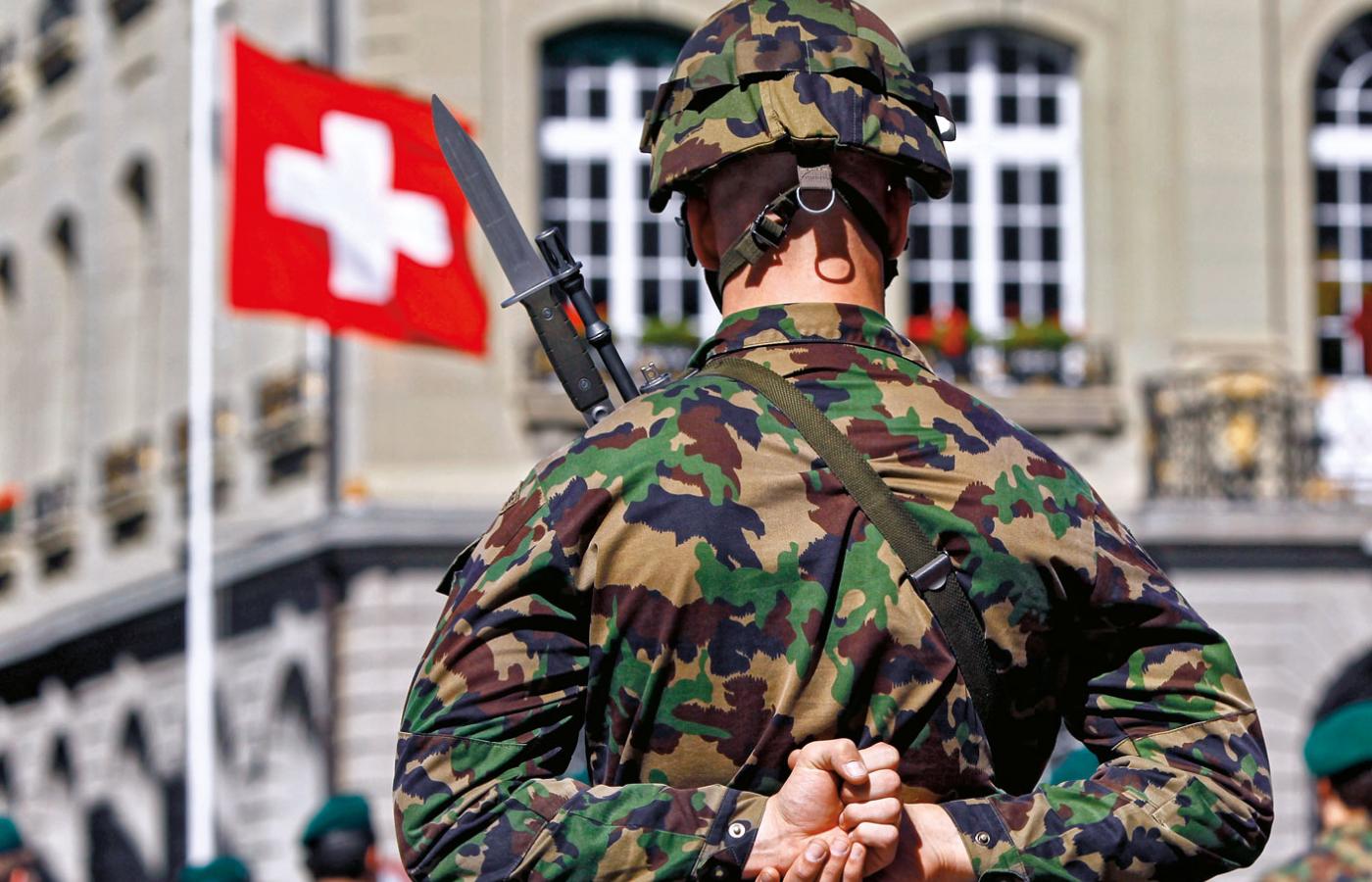 Z początkiem tego roku Szwajcaria weszła w skład Rady Bezpieczeństwa ONZ, rozstrzygającej, przynajmniej w teorii, o pokoju i wojnie. I wciąż stara się być neutralna.
