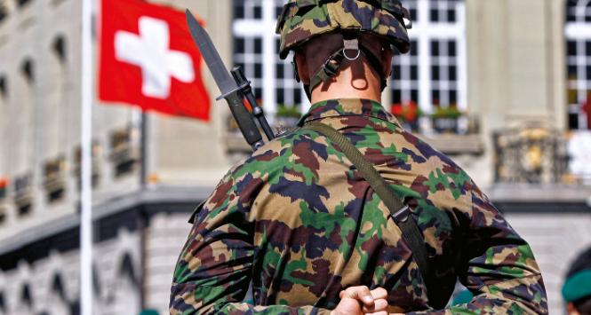 Z początkiem tego roku Szwajcaria weszła w skład Rady Bezpieczeństwa ONZ, rozstrzygającej, przynajmniej w teorii, o pokoju i wojnie. I wciąż stara się być neutralna.