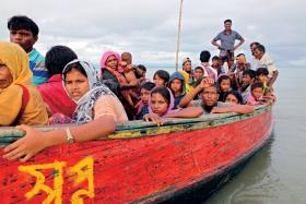 Agencja ONZ ds. Uchodźców szacuje, że exodus objął już 380 tys. prześladowanych Rohingjów.
