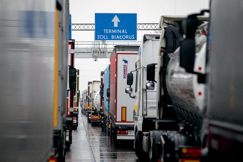Kukuryki. Granicę mogą przekraczać wyłącznie ciężarówki z państw UE i EFTA.
