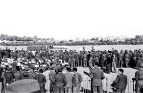 Powitanie drużyny polskiej i reprezentacji armii brytyjskiej.