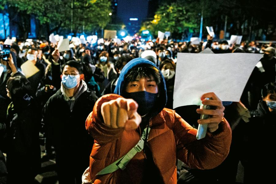 Pekin, symbolem protestów stały się puste kartki, mówi się już o rewolucji A4.