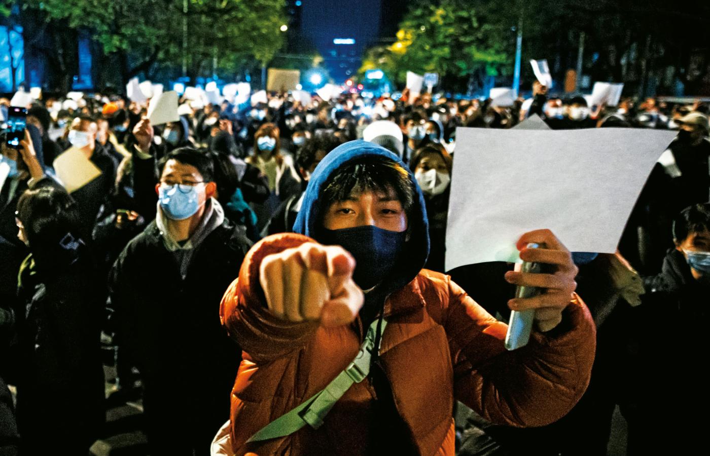 Pekin, symbolem protestów stały się puste kartki, mówi się już o rewolucji A4.