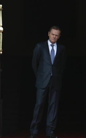 Tusk przed wejściem do Kancelarii Premiera.