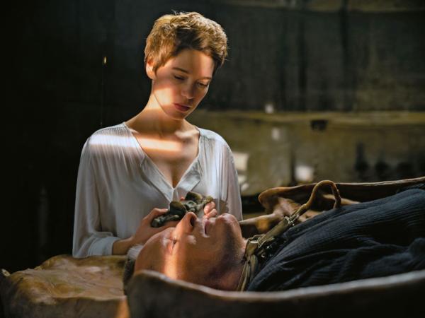 „Zbrodnie przyszłości” z 2022 r. z Léą Seydoux i Viggo Mortensenem.