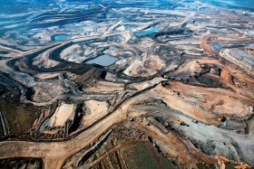 Kopalnia gazu łupkowego w Kanadzie.