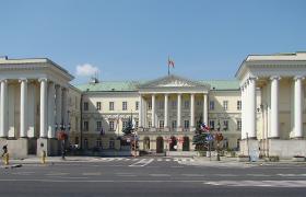 Według raportu Global and World Cities, analizującego „sieciowy” status metropolii, w zestawieniu z 2016 r. Warszawa zajęła 6. miejsce w Europie.