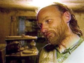 Kanadyjskiego hodowcę świń Roberta Williama Picktona oskarżono o zamordowanie na swojej farmie 26 prostytutek i narkomanek. Ciałami swoich ofiar karmił świnie. Został uznany za poczytalnego.