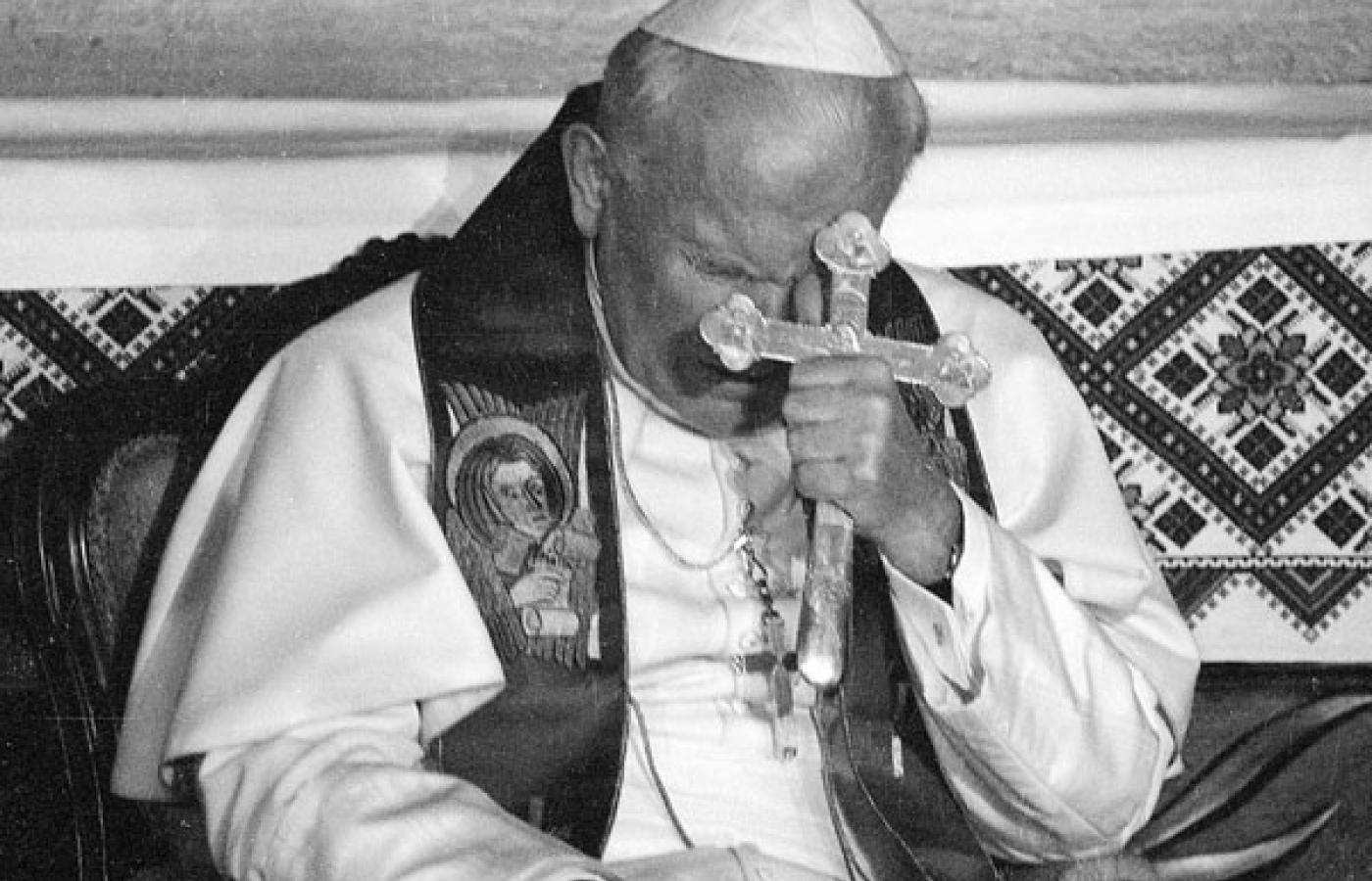 Nie musieliśmy płakać po śmierci Jana Pawła II, wystarczyło, że poczuliśmy koniec epoki. © Tomasz Wierzejski / FOTONOVA / BEW