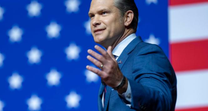 Sekretarz wojny Pete Hegseth spełnia każde życzenie prezydenta Trumpa, a może nawet je wyprzedza – stąd obronny „overkill”.
