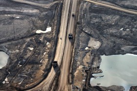 Jedna z dwóch największych kopalni odkrywkowych w Albercie.